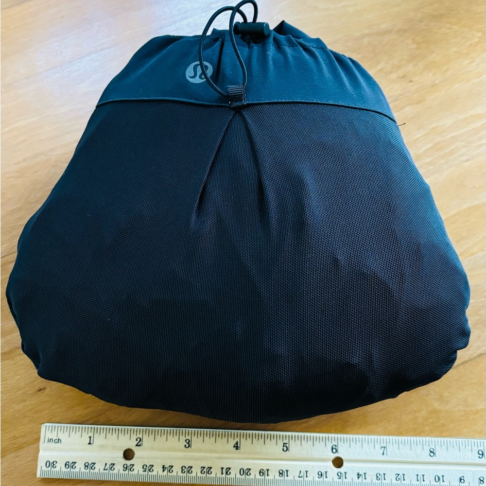 Lululemon packable black jacket size 10